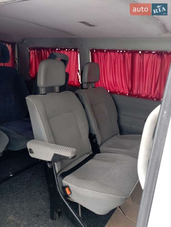 Мінівен Volkswagen Transporter 2002 в Ізяславі