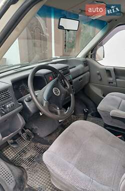 Грузопассажирский фургон Volkswagen Transporter 2001 в 
