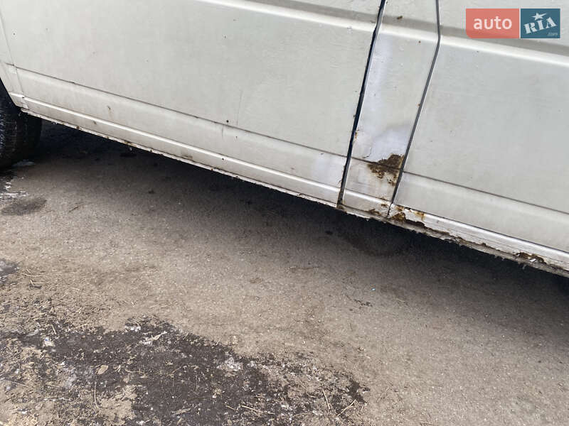 Грузопассажирский фургон Volkswagen Transporter 1999 в Буче