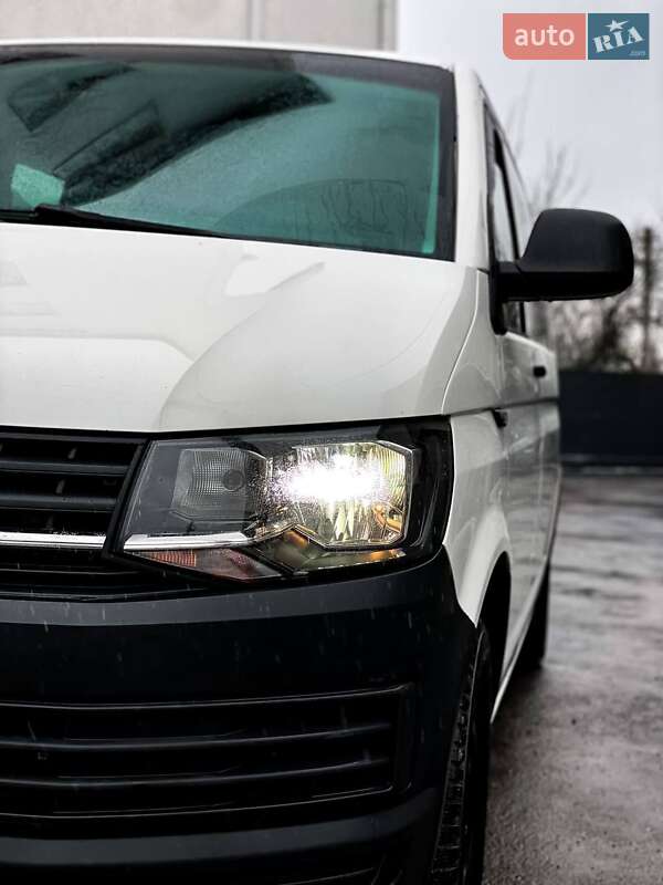 Минивэн Volkswagen Transporter 2016 в Дубно