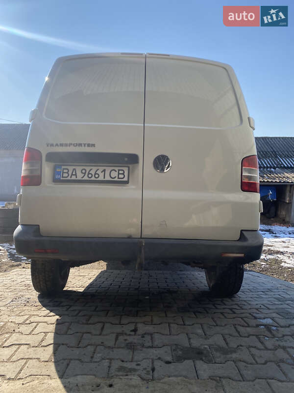Грузовой фургон Volkswagen Transporter 2004 в Ольшанке