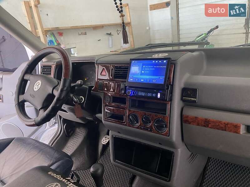 Минивэн Volkswagen Transporter 2001 в Косове