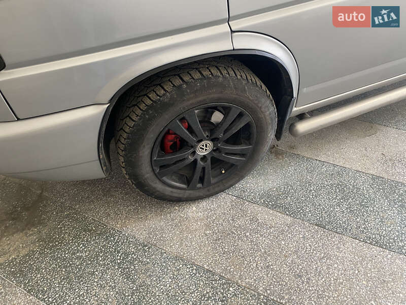 Минивэн Volkswagen Transporter 2001 в Косове