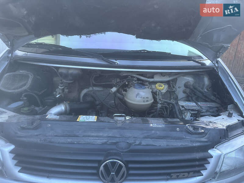 Минивэн Volkswagen Transporter 2003 в Черновцах
