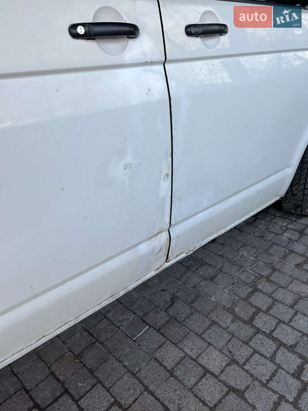 Вантажопасажирський фургон Volkswagen Transporter 2010 в Дніпрі