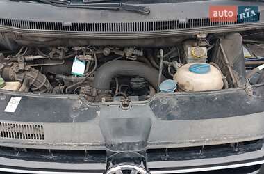 Минивэн Volkswagen Transporter 2011 в 