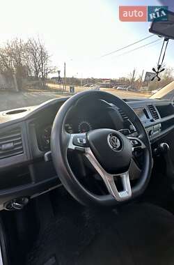 Минивэн Volkswagen Transporter 2017 в 