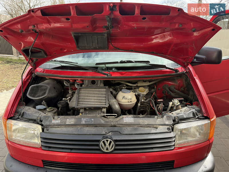 Мінівен Volkswagen Transporter 2003 в Делятині