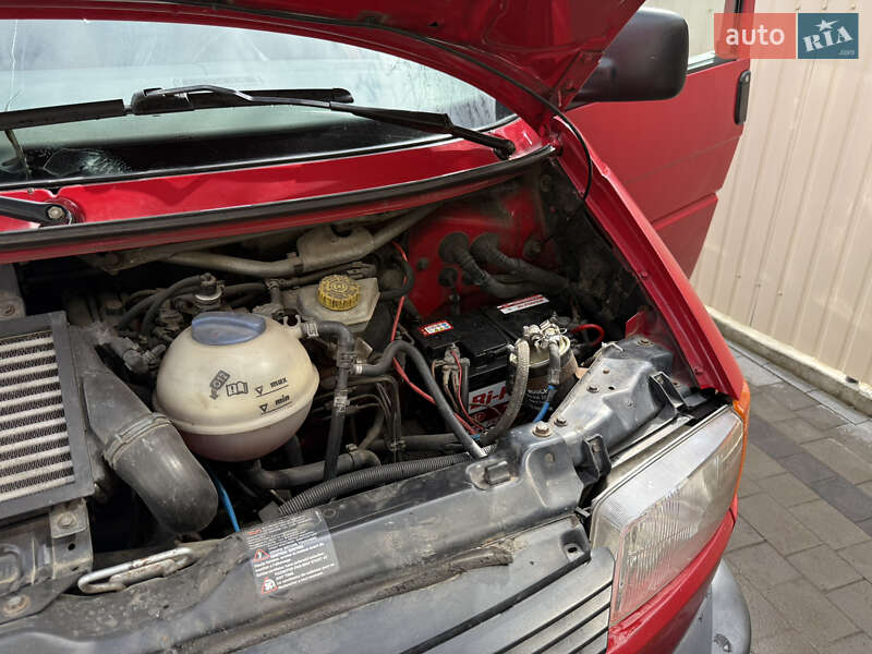 Мінівен Volkswagen Transporter 2003 в Делятині