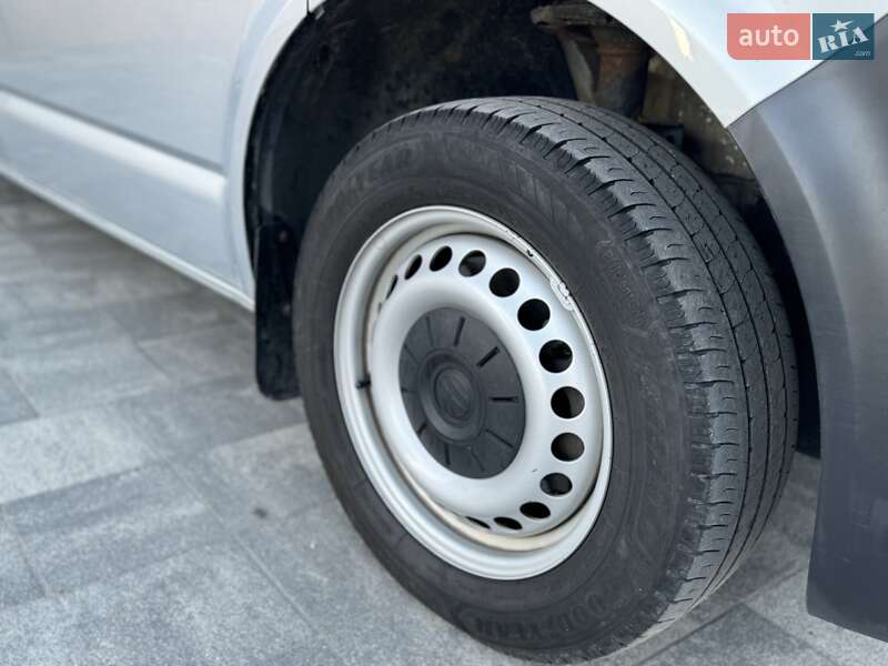 Вантажний фургон Volkswagen Transporter 2020 в Любомлі