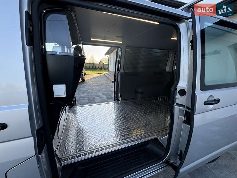 Вантажний фургон Volkswagen Transporter 2020 в Любомлі