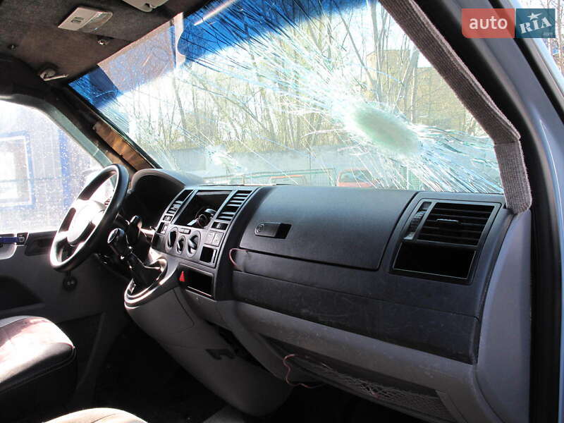 Вантажопасажирський фургон Volkswagen Transporter 2004 в Києві