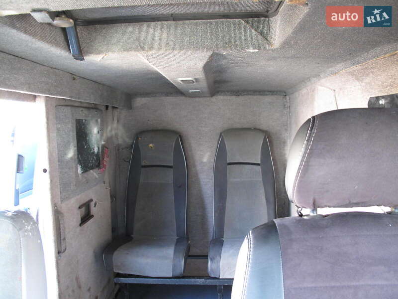 Вантажопасажирський фургон Volkswagen Transporter 2004 в Києві