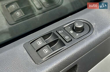 Минивэн Volkswagen Transporter 2010 в 