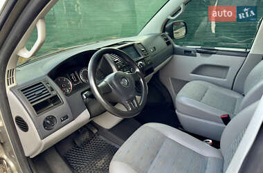 Минивэн Volkswagen Transporter 2010 в 