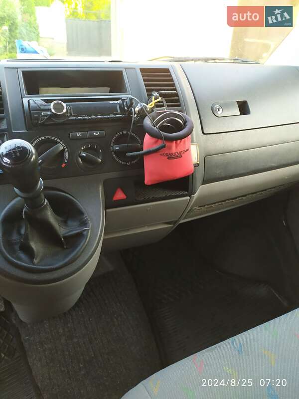 Грузовой фургон Volkswagen Transporter 2005 в Умани