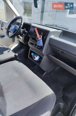 Вантажний фургон Volkswagen Transporter 2003 в 