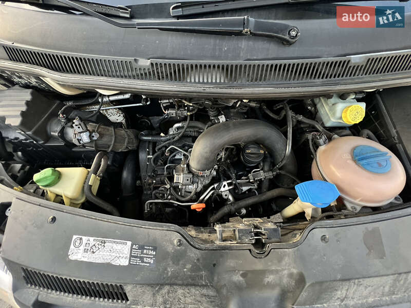 Минивэн Volkswagen Transporter 2010 в Могилев-Подольске