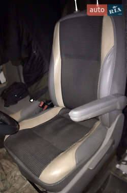 Минивэн Volkswagen Transporter 2010 в 
