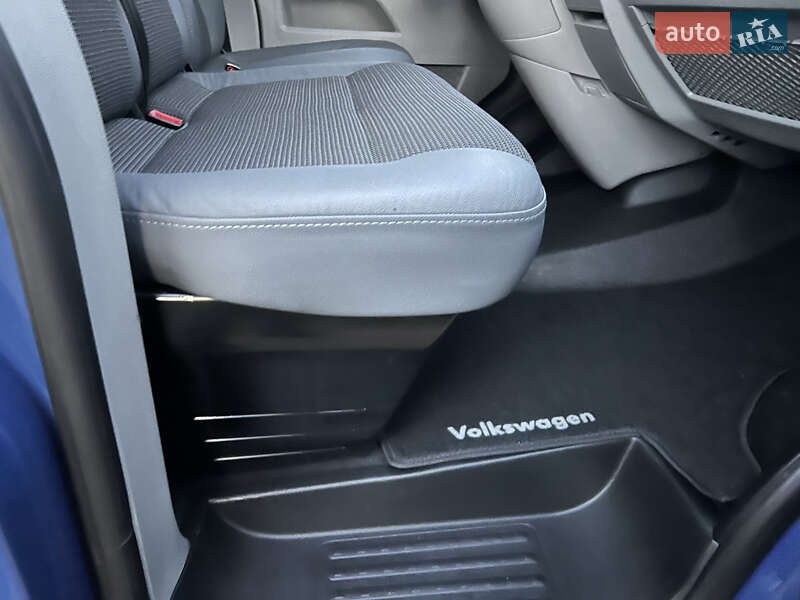 Минивэн Volkswagen Transporter 2012 в Киеве