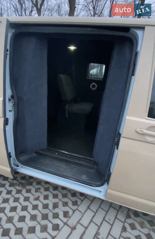 Вантажний фургон Volkswagen Transporter 2006 в Харкові