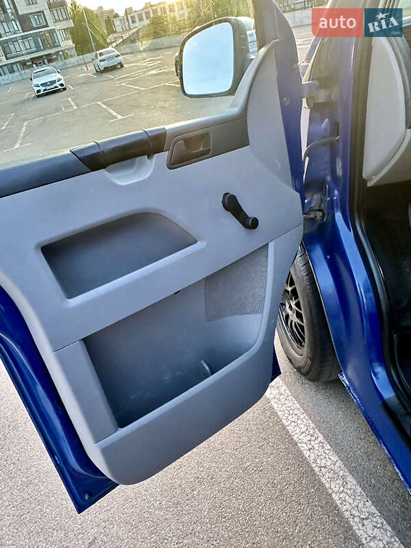 Минивэн Volkswagen Transporter 2003 в Киеве