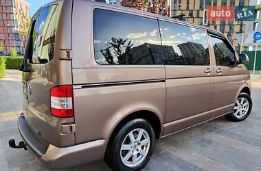 Минивэн Volkswagen Transporter 2010 в 