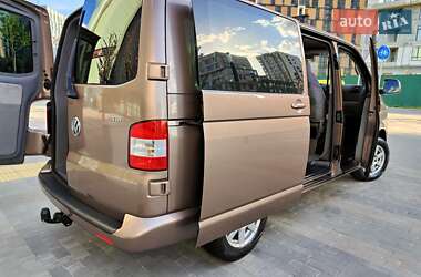 Минивэн Volkswagen Transporter 2010 в 