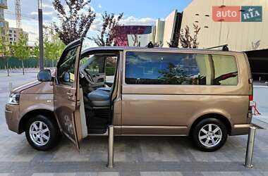 Минивэн Volkswagen Transporter 2010 в 