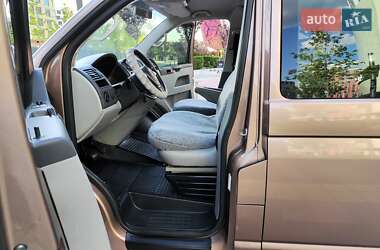 Минивэн Volkswagen Transporter 2010 в 