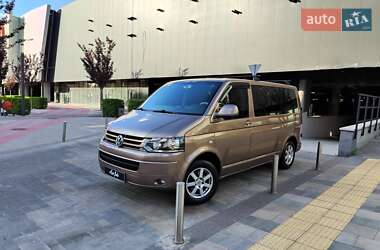 Минивэн Volkswagen Transporter 2010 в 