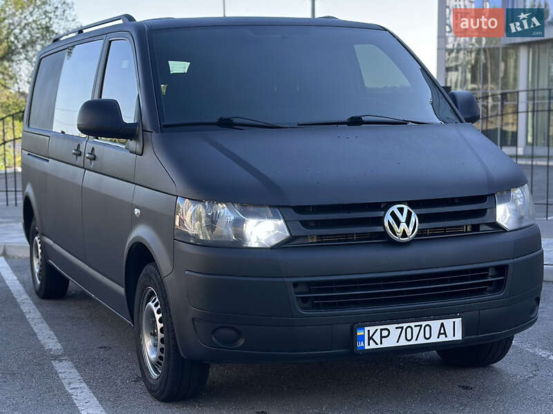 Вантажний фургон Volkswagen Transporter 2010 в 