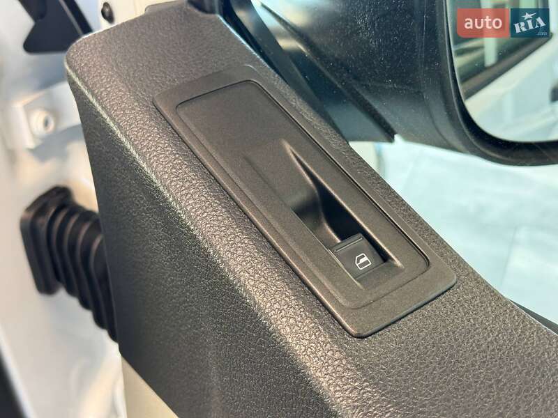 Вантажний фургон Volkswagen Transporter 2018 в Львові