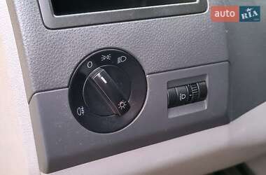 Вантажний фургон Volkswagen Transporter 2011 в 