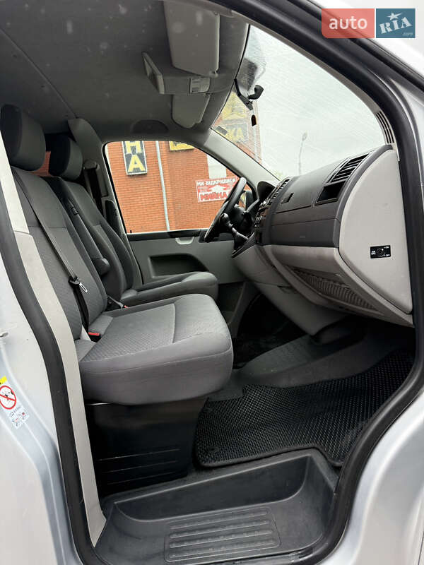 Мінівен Volkswagen Transporter 2016 в Кременці