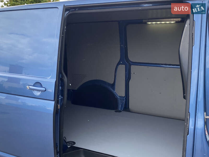 Грузовой фургон Volkswagen Transporter 2017 в Ирпене