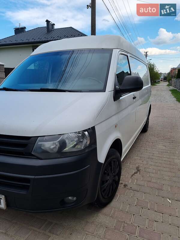 Грузовой фургон Volkswagen Transporter 2015 в Ивано-Франковске