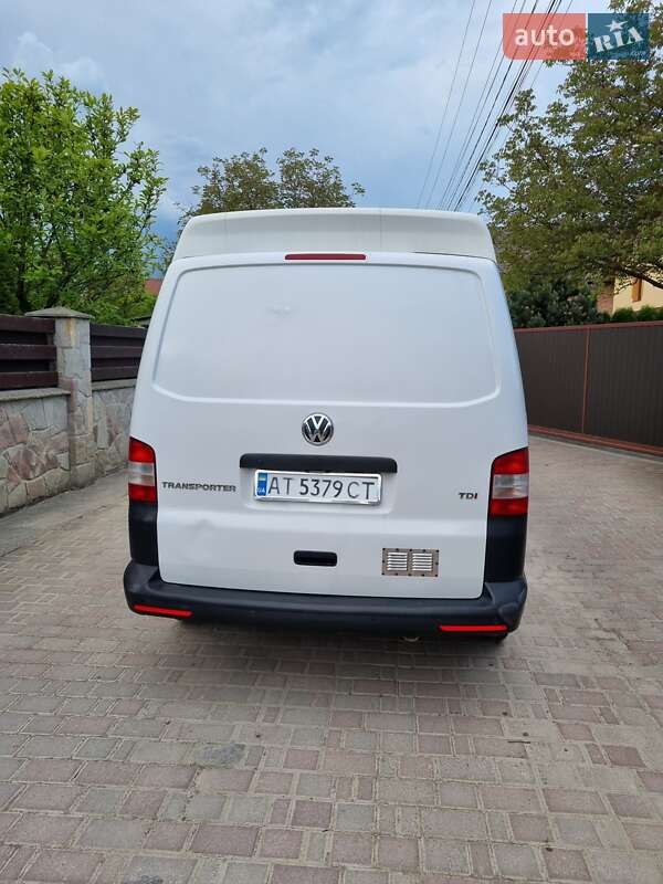 Грузовой фургон Volkswagen Transporter 2015 в Ивано-Франковске
