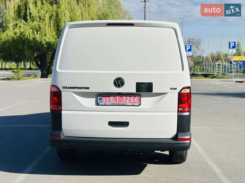Вантажний фургон Volkswagen Transporter 2017 в Рівному
