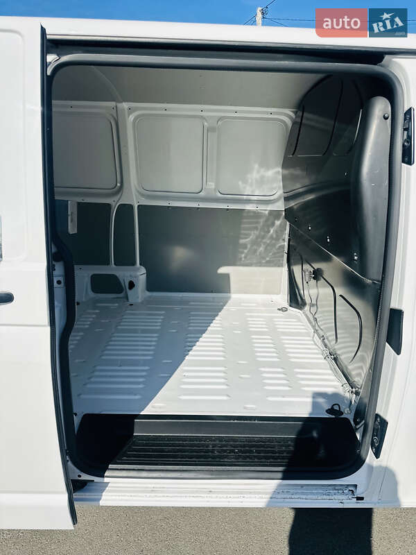 Вантажний фургон Volkswagen Transporter 2017 в Рівному