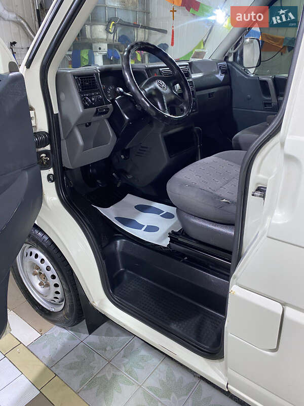 Минивэн Volkswagen Transporter 2001 в Косове