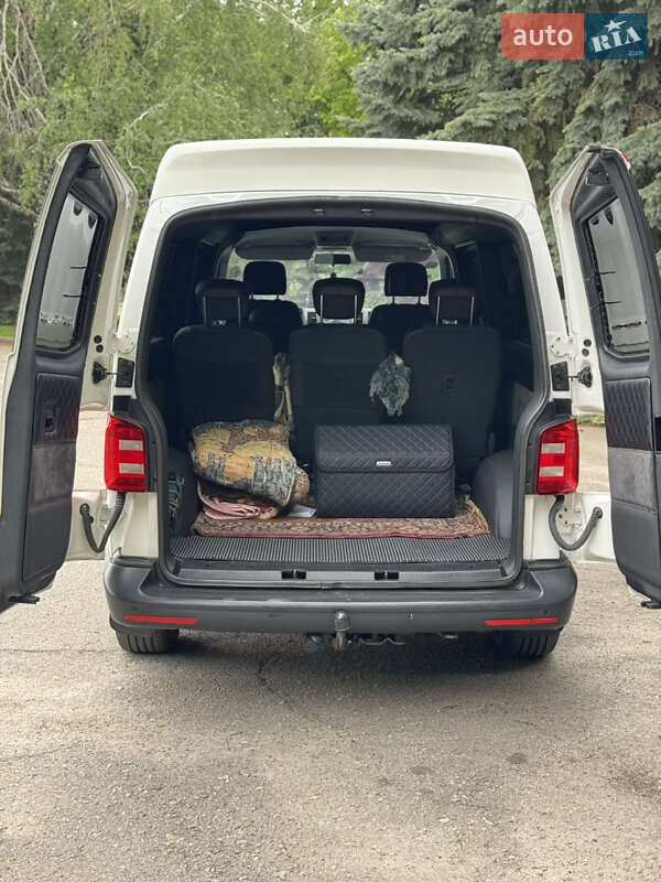 Минивэн Volkswagen Transporter 2016 в Краснограде