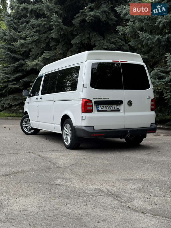 Минивэн Volkswagen Transporter 2016 в Краснограде