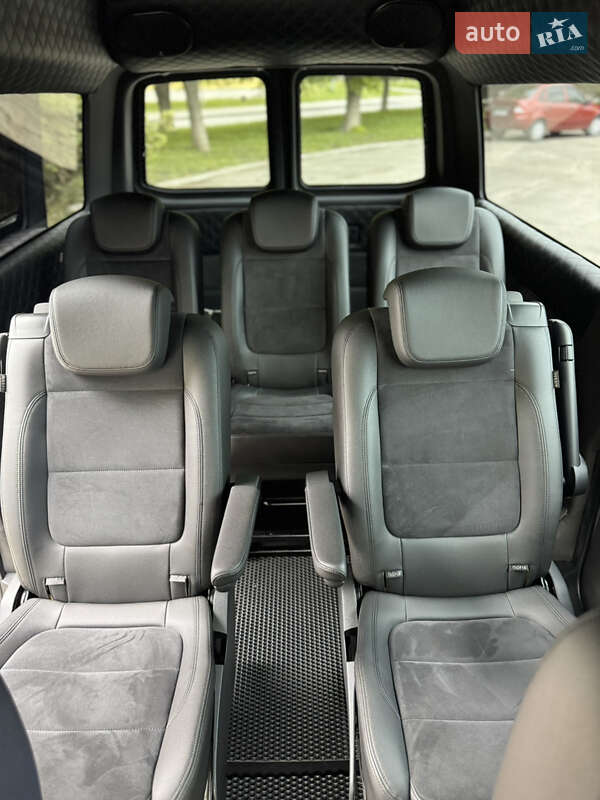 Минивэн Volkswagen Transporter 2016 в Краснограде