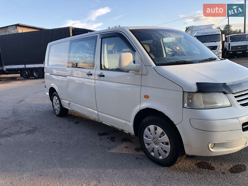 Вантажний фургон Volkswagen Transporter 2003 в Жовкві