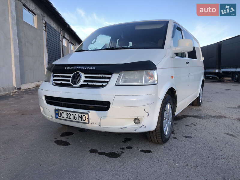 Вантажний фургон Volkswagen Transporter 2003 в Жовкві