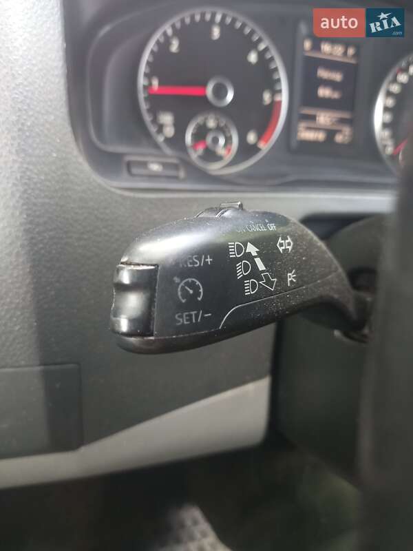 Грузовой фургон Volkswagen Transporter 2012 в Ужгороде