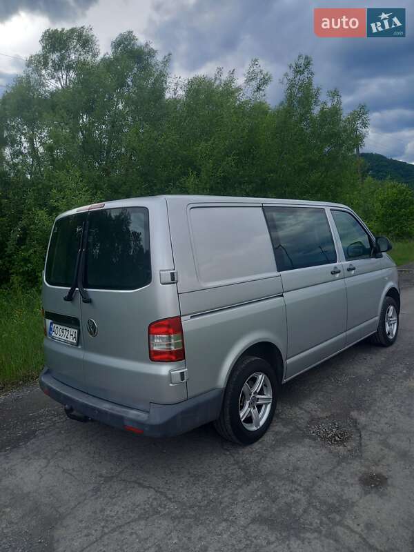 Грузовой фургон Volkswagen Transporter 2012 в Ужгороде