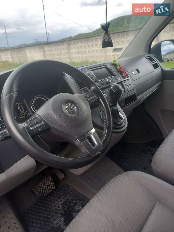 Грузовой фургон Volkswagen Transporter 2012 в Ужгороде