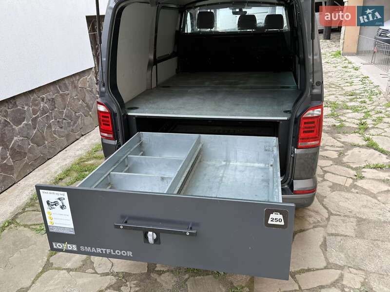 Вантажний фургон Volkswagen Transporter 2019 в Тячеві